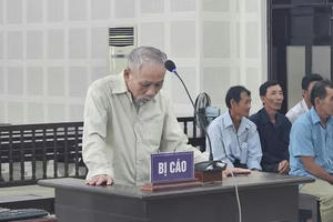 Lão bị cáo giả mạo giấy tờ đất, chiếm đoạt hơn 727 triệu đồng