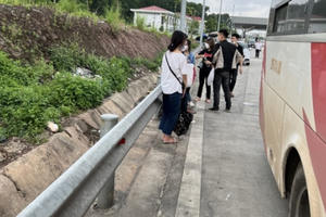 Chở quá số người quy định, một tài xế xe khách bị xử phạt dịp nghỉ lễ 30/4 - 1/5