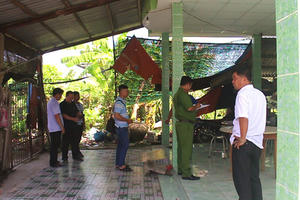 Tiền Giang: Người đàn ông vừa mở cửa nhà bị nhóm người lạ đâm tử vong