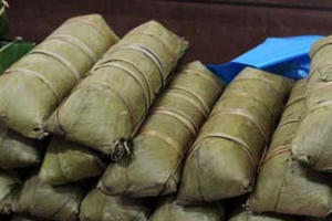 Bánh chưng đen chay ngày tết của người Dao Tiền Vân Hồ