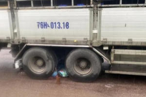 Phú Yên: Khởi tố bị can, ra lệnh tạm giam tài xế lùi xe tải tông tử vong ba mẹ con Phú Yên: Khởi tố bị can, ra lệnh tạm giam tài xế lùi xe tải tông tử vong ba mẹ con