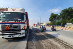 Bình Dương: Sau va chạm người đàn ông ngã ra đường bị container cán tử vong