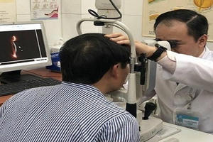 Tiến hành ghép giác mạc của bé Hải An cho 2 người Tiến hành ghép giác mạc của bé Hải An cho 2 người