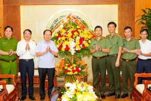 Bí thư Thành uỷ Hải Phòng thăm, chúc mừng Công an thành phố nhân ngày 19/8 Bí thư Thành uỷ Hải Phòng thăm, chúc mừng Công an thành phố nhân ngày 19/8
