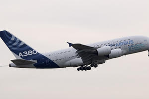 Máy bay chở khách lớn nhất thế giới bay thử bằng dầu ăn thành công