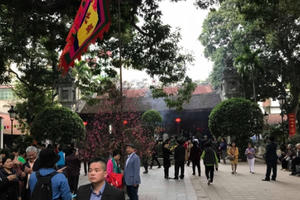 Đầu năm vãn cảnh Trấn Vũ Quán