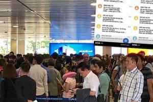 Điểm báo ngày 8/7/2019: Chưa lên máy bay đã bị tin nhắn taxi...dội bom