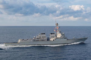 Tàu chiến Mỹ bất ngờ xuất hiện ở Biển Đông