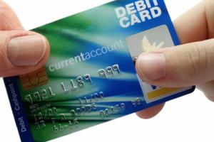 Tự ý lấy thẻ ATM của người khác đi rút tiền sẽ bị xử lý như thế nào?