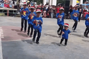 Bé tí nhưng nhảy hăng nhất nhóm, cậu nhóc hút 4 triệu lượt xem vì clip quá đáng yêu