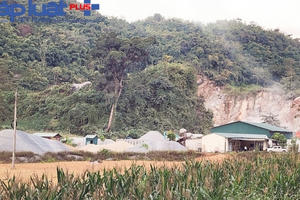 Hà Giang: Mỏ đá vôi Bản Đuốc khai thác, vận chuyển rầm rộ, người dân phải sống trong khói bụi