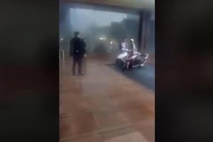 Clip nhân viên khách sạn Grand Plaza xua đuổi người trú mưa gây phẫn nộ