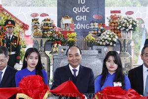 Chủ tịch Nước Nguyễn Xuân Phúc dự Lễ khánh thành Khu tưởng niệm Hòn Tàu - Đèo Le