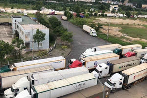 Trung Quốc lùi thời gian mở cửa khẩu đến cuối tháng 2, hàng Việt lại ùn ứ