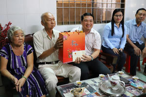 Kiên Giang: Thăm, tặng quà gia đình chính sách, người có công với cách mạng dịp kỷ niệm Ngày Giải phóng miền Nam