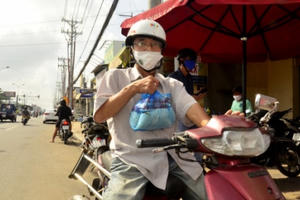 Người miền Tây ấm lòng cùng cây “ATM gạo”