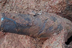 Vĩnh Phúc: Đào móng làm nhà, tá hỏa phát hiện quả bom dài gần 1m