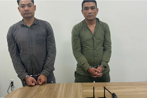 Bắt 2 đối tượng giả danh Cảnh sát hình sự cướp tài sản Bắt 2 đối tượng giả danh Cảnh sát hình sự cướp tài sản