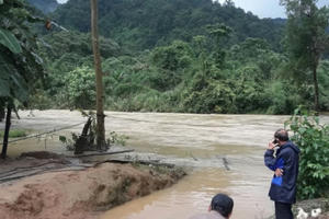 Lâm Đồng: Đu dây cáp qua sông, nam thanh niên bị nước cuốn trôi