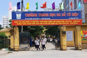 Trường THCS Tứ Hiệp "lạm thu", phải trả lại phụ huynh hơn 162 triệu đồng