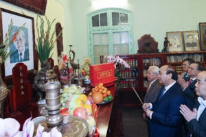 Thủ tướng dâng hương tưởng niệm lãnh đạo tiền bối của Đảng, Nhà nước