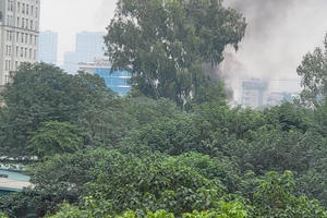 Hà Nội: Khói bao trùm, lãnh đạo từ quận đến phường tức tốc kiểm tra