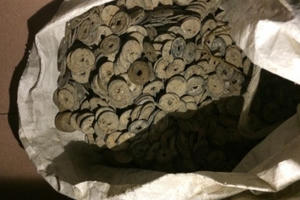 Bắc Giang: Đào móng xây nhà bất ngờ phát hiện kho báu bí ẩn