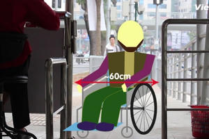 [Video] Người khuyết tật loay hoay tiếp cận nhà chờ xe buýt nhanh BRT