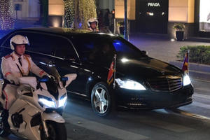 Bữa tối kết thúc, Tổng thống Mỹ Donald Trump và Chủ tịch Triều Tiên Kim Jong-un trở về khách sạn Bữa tối kết thúc, Tổng thống Mỹ Donald Trump và Chủ tịch Triều Tiên Kim Jong-un trở về khách sạn