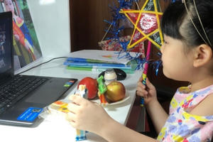 Trẻ em "Vui hội trăng rằm" rước đèn trực tuyến Trẻ em "Vui hội trăng rằm" rước đèn trực tuyến