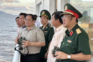 Thủ tướng khảo sát, làm việc về tình hình sụt lún, ngập úng tại Đồng bằng Sông Cửu Long