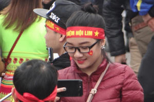 Bắc Ninh: Giới trẻ bày tỏ tình yêu đất nước trong Hội Lim