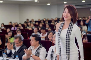 Hoàng Oanh ngày càng xinh đẹp, quyến rũ