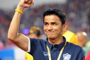 Clip - HLV Kiatisuk hát "Như có Bác Hồ trong ngày vui đại thắng", chúc Việt Nam thắng đại dịch