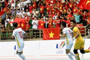 Khán giả phủ kín khán đài sân đấu Futsal SeaGames 31 tại Hà Nam