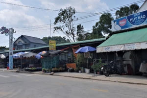 Kiên Giang: Ngang nhiên xây dựng nhiều công trình trái phép trên đất tranh chấp trước UBND xã Gành Dầu