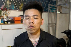 Bắt khẩn cấp đối tượng "nã đạn" vào khách hát karaoke