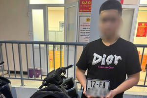 Xử lý nam thanh niên điều khiển xe gắn biển giả, bốc đầu xe trên phố Trần Nhân Tông