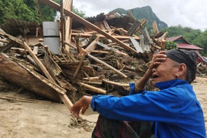 Cảnh tượng đổ nát kinh hoàng ở Sa Ná sau bão lũ