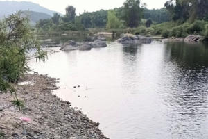 Nghệ An: Đi bắt ốc, 2 bé gái đuối nước thương tâm