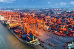 Kỳ vọng từ cơ hội và thách thức nhìn từ hệ thống cảng biển Việt Nam