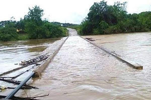Lũ cuốn trôi một phụ nữ đang mang thai, thi thể được tìm thấy giữa cánh đồng ngập nước