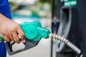 Giá xăng trong nước dự báo tăng theo xu hướng thế giới