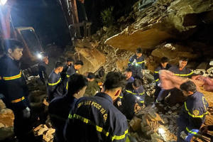 Đã tìm thấy 1 nạn nhân vụ sạt lở trên tuyến Quốc lộ 6 ở Phú Thọ