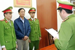 Cán bộ địa chính đi tù vì chiếm đoạt tiền của dân