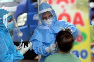 Hà Nội xác định ca "siêu lây nhiễm" Covid-19 cho 12 người Hà Nội xác định ca "siêu lây nhiễm" Covid-19 cho 12 người