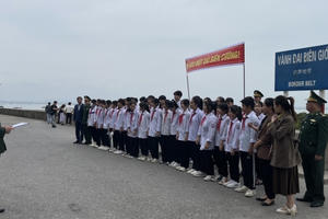 Quảng Ninh: "Tiết học biên cương" thu hút đông đảo học sinh và giáo viên tham gia