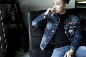 Khắc Việt khoe vẻ nam tính sau loạt ảnh đậm chất "pê-đê" trong "Từ bỏ... Anh yêu em"