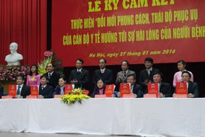 Hàng loạt bệnh viện "hứa" đổi mới thái độ phục vụ bệnh nhân Hàng loạt bệnh viện "hứa" đổi mới thái độ phục vụ bệnh nhân