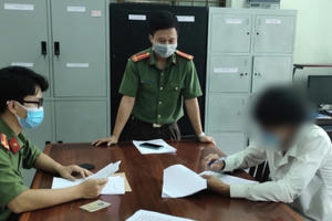 Xin xỏ không được, một đối tượng quay video lực lượng chức năng lên MHX Tik Tok nhằm bôi nhọ